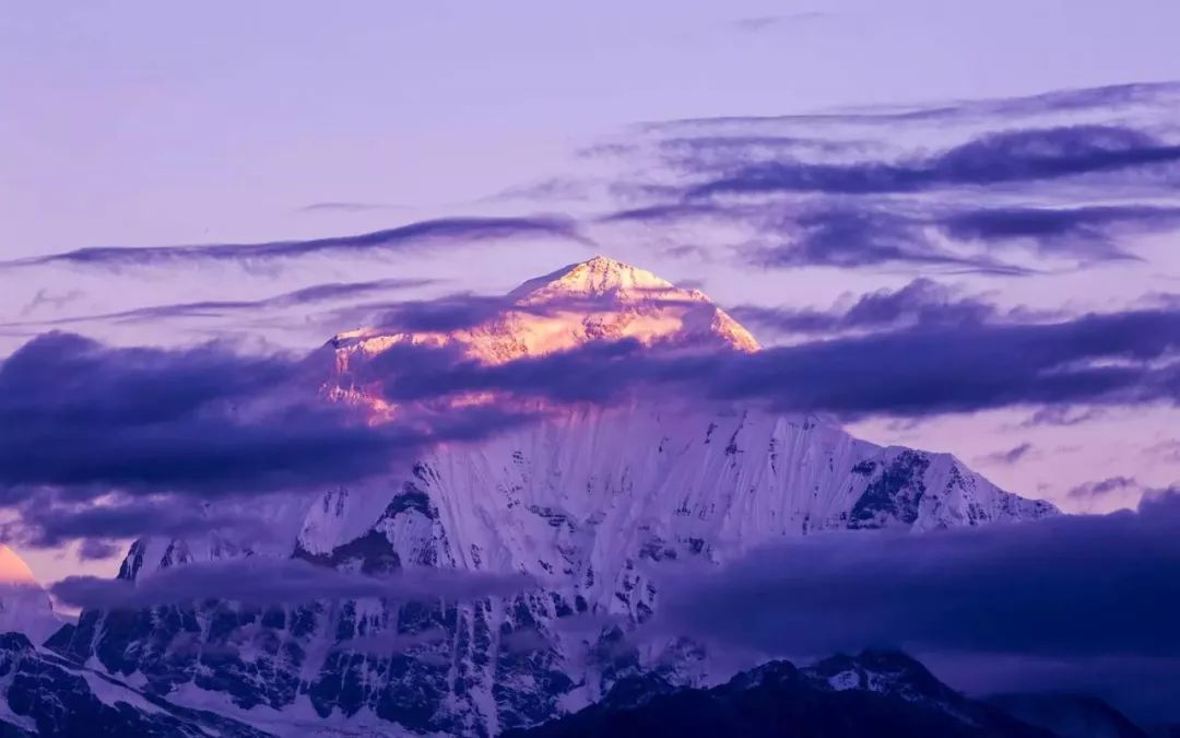 20180408052438326 - At the foot of the Himalayas, a group of surveyors are the faithful guards of the home of snow