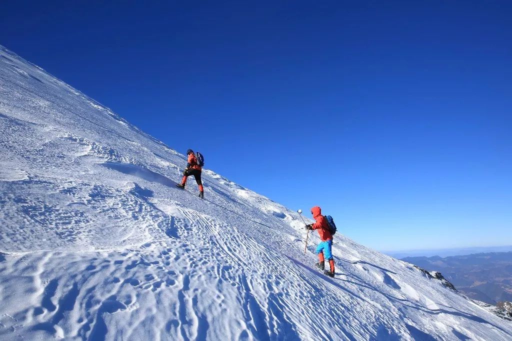 20180408052530251 - At the foot of the Himalayas, a group of surveyors are the faithful guards of the home of snow